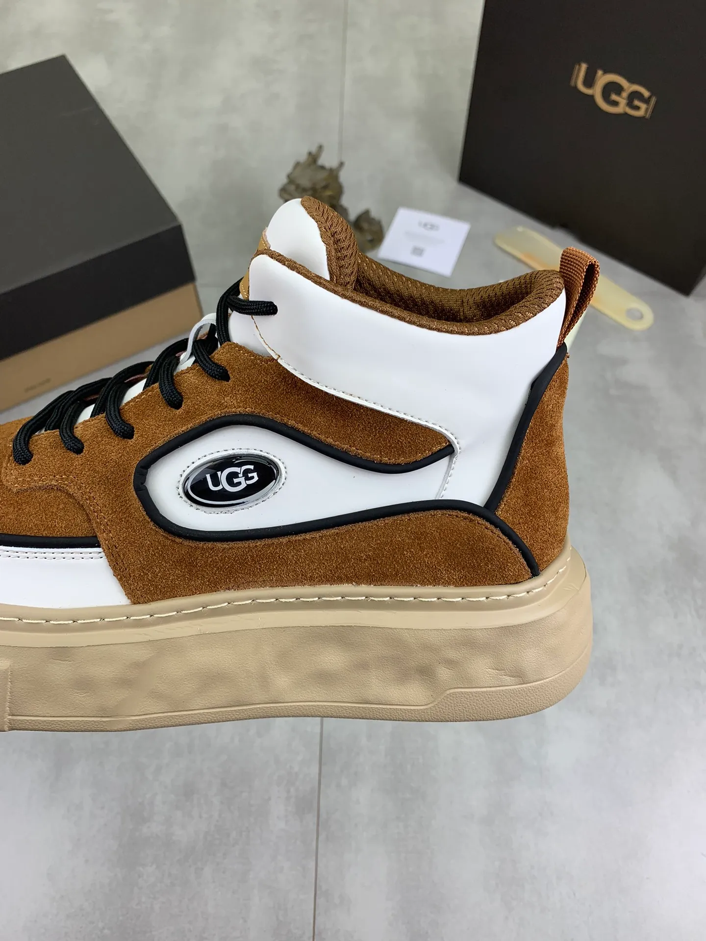 Men's shoes 💰P640 [New style] 💰 🆘 "Real wool" [UGG] 👉The popular men's shoes are synchronized with the official website 🔰The quality of the genuine products [satisfied] is not comparable to the imitations in the general market 🌀The upper is imported Italian frosted cowhide, and the lining is: foot pad 🅰️ grade 🐑Real wool👻Only Grade A can show the effect The hand feels smooth and delicate 🔱The shoe shape is grand, only genuine manufacturers can do it 🎄The perfect toughness of the original outsole 👻⬛️ allows customers to say goodbye to one-time consumption. Real wool lining, super warm. Available in black, brown and gray. Size: 39-44